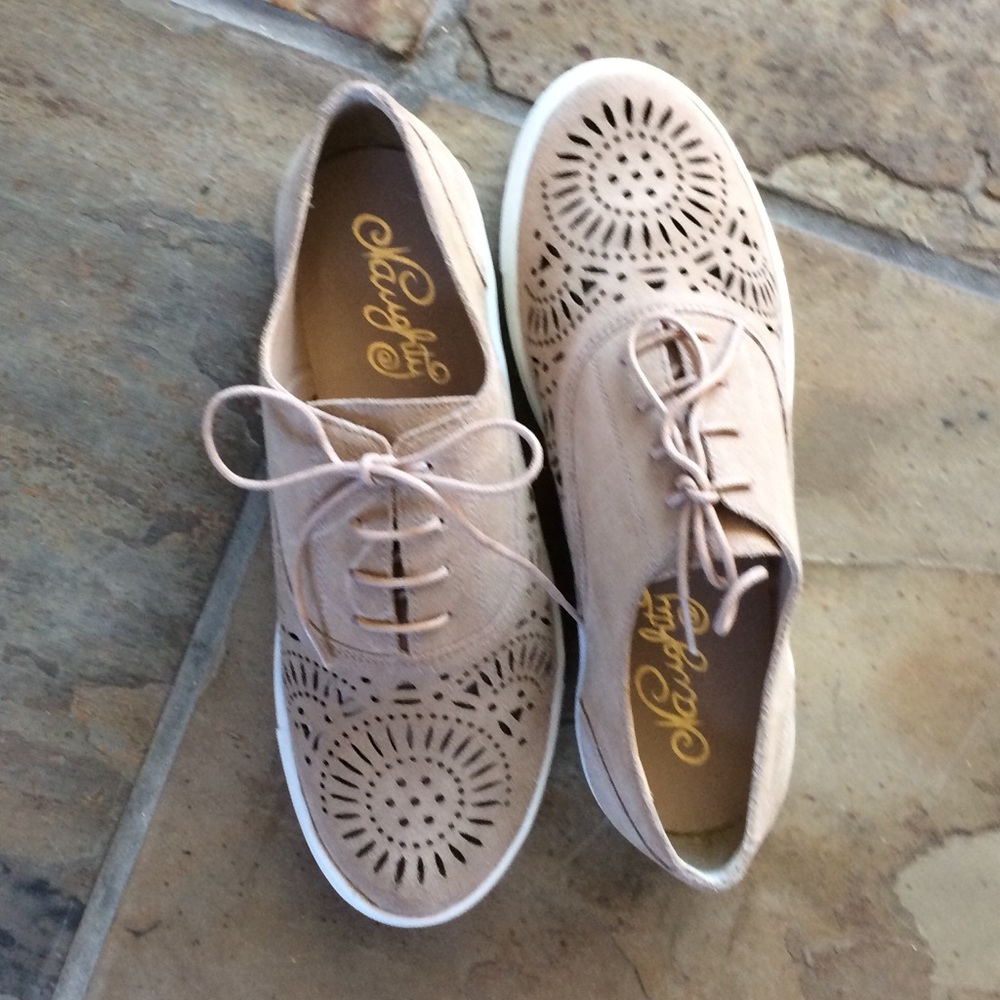 🍃💕NIB Naughty Monkey Suede Leather Board Sneaker - Picture 4 of 7
